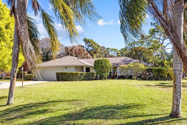 571 NE TOWN Terrace, Jensen Beach, FL 34957