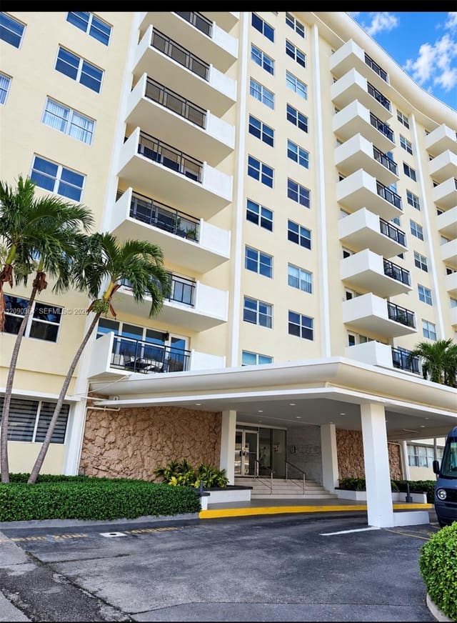 401 Golden Isles Drive 1015, Hallandale Beach, FL 33009