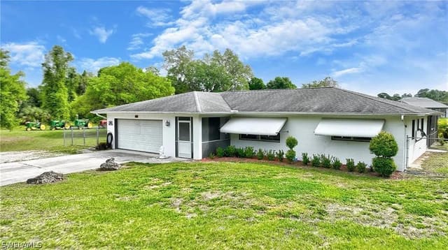 704 CLEVELAND Avenue, Lehigh Acres, FL 33972