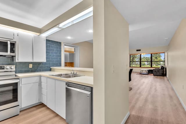 3650 Whitehall Drive 202, West Palm Beach, FL 33401