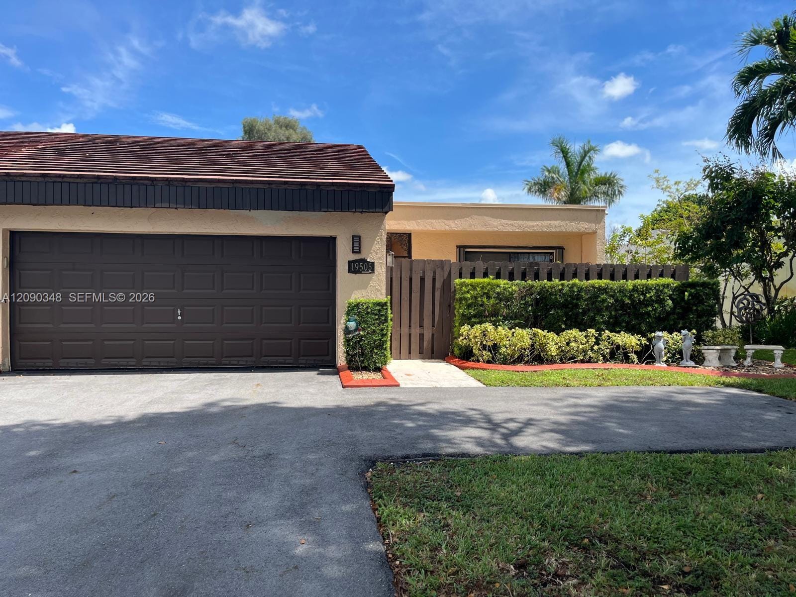19505 E Lake Drive — photo 1