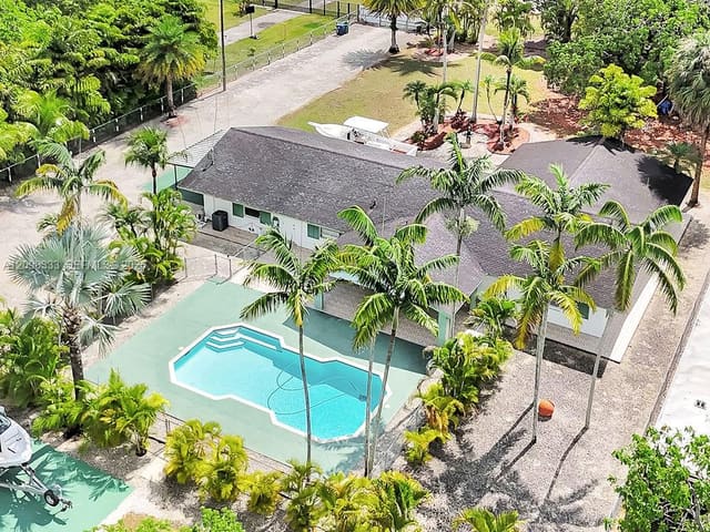 26100 SW 192nd Avenue, Homestead, FL 33031