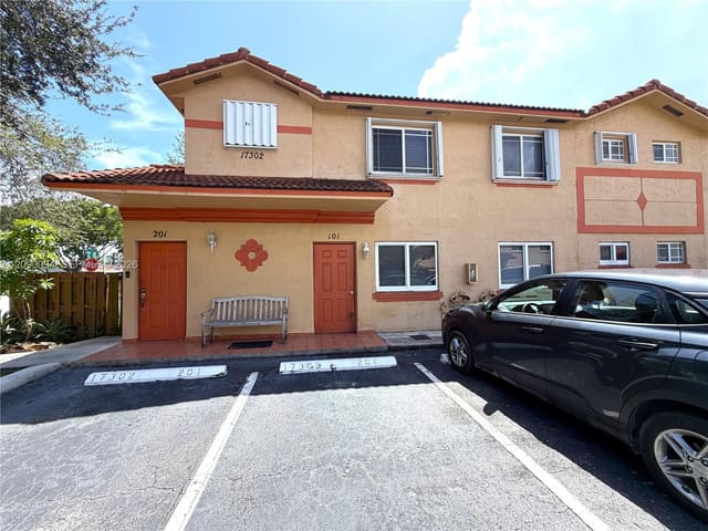 17302 NW 74th Avenue 101, Hialeah, FL 33015