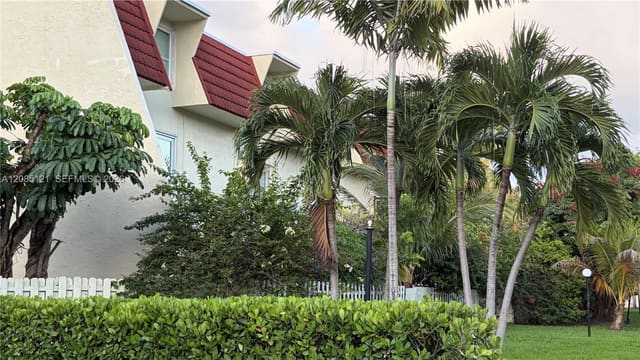 1655 NE 115th Street 12B, Miami, FL 33181