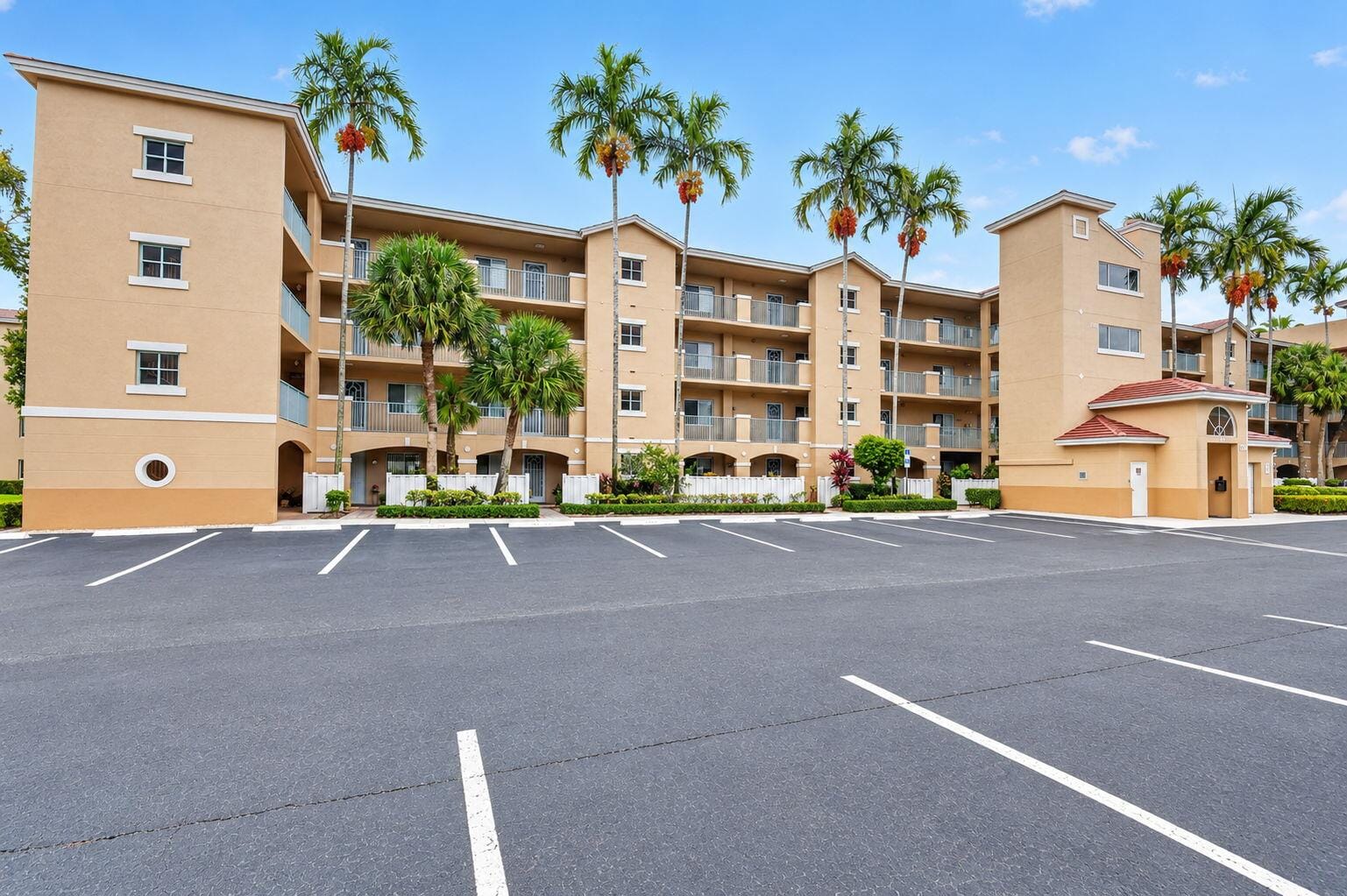 12547 Imperial Isle Drive 303 — photo 2