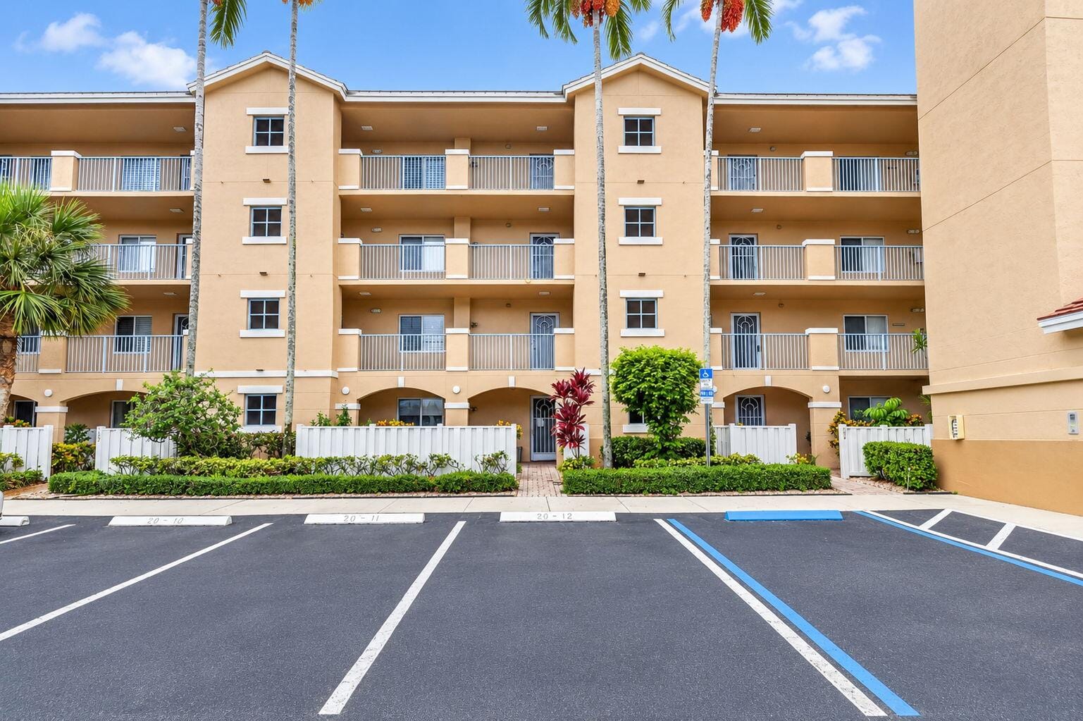 12547 Imperial Isle Drive 303 — photo 3