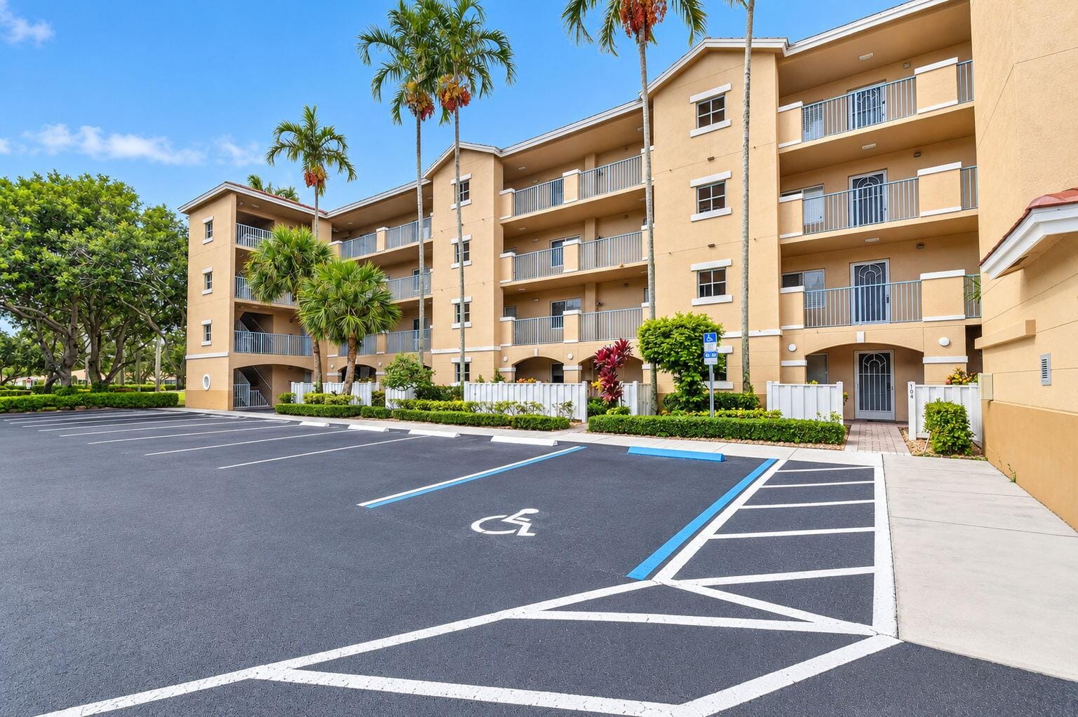 12547 Imperial Isle Drive 303 — photo 4
