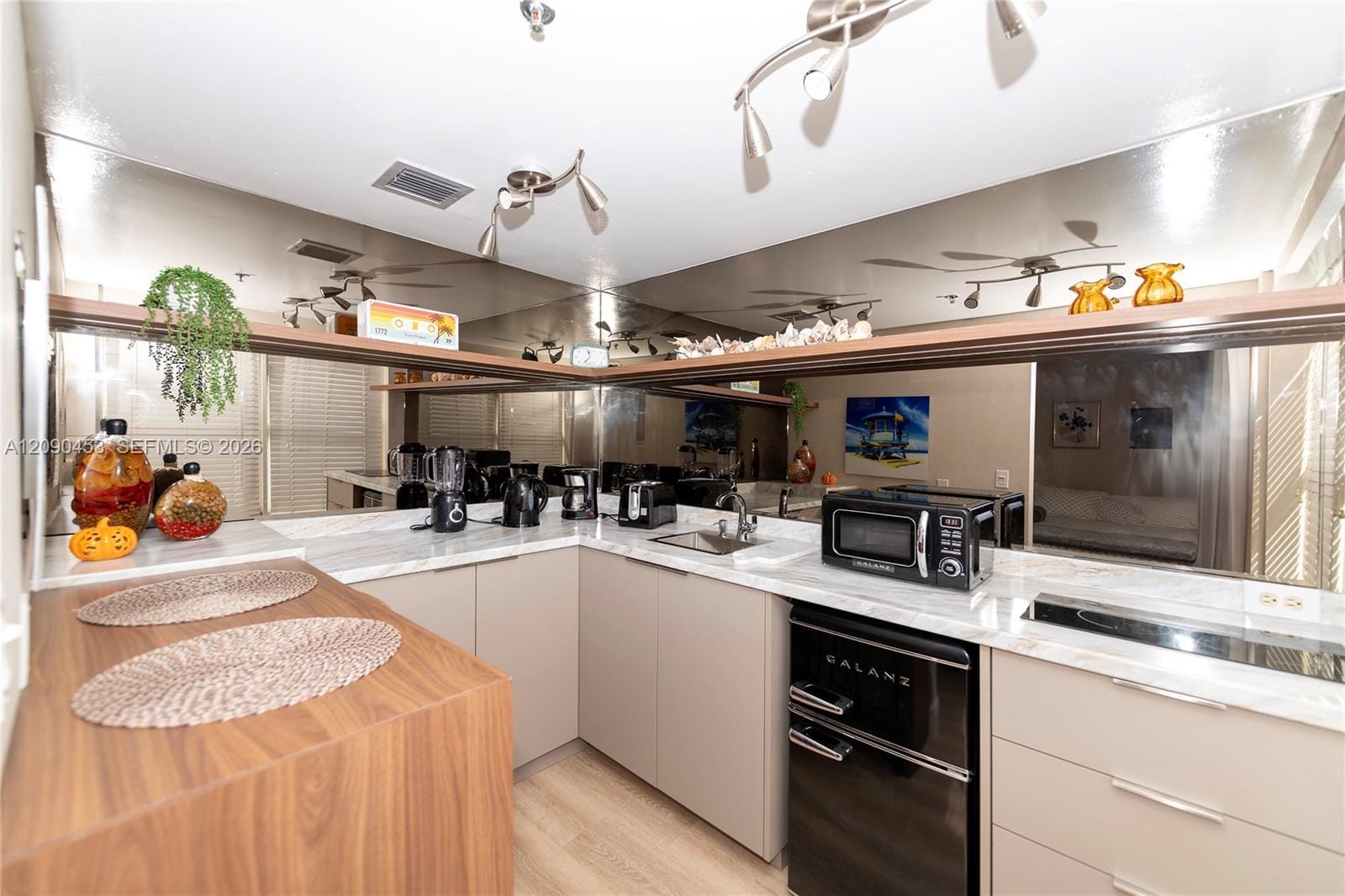 918 Ocean Drive 206 — photo 6