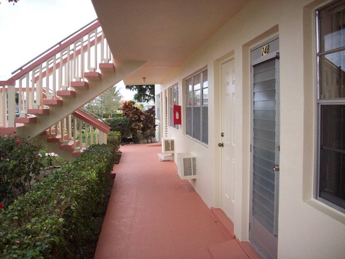 263 CAMDEN K, West Palm Beach, FL 33417 photo 2