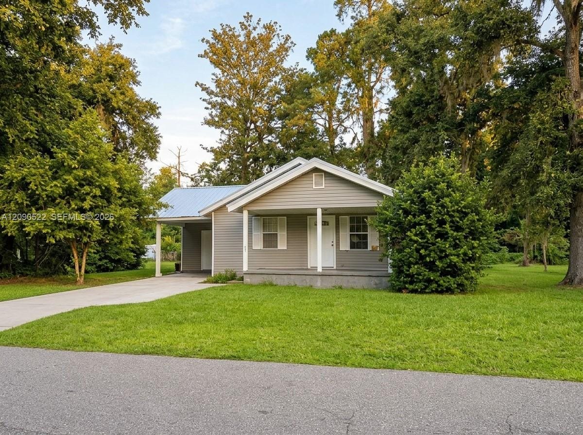 1051 Lake Drive, FL 32055 photo 1