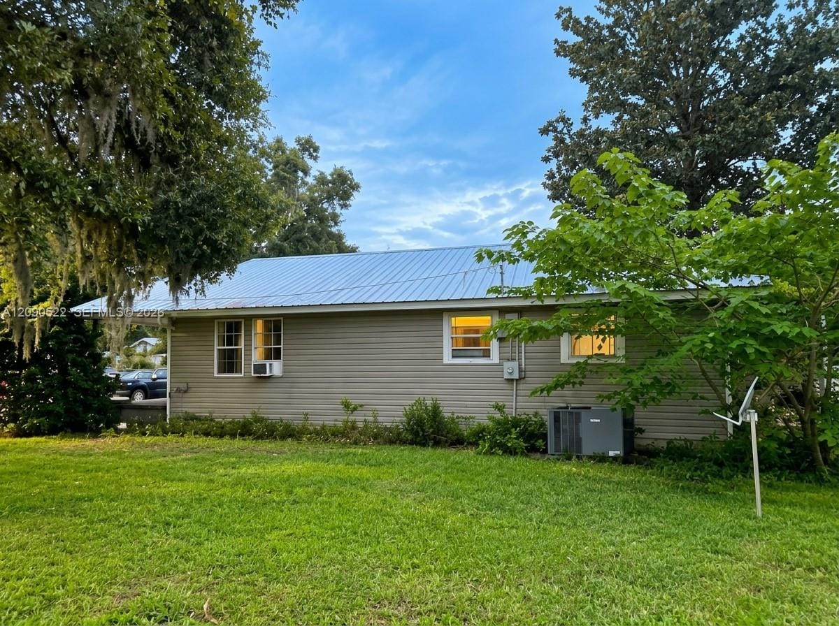 1051 Lake Drive, FL 32055 photo 6