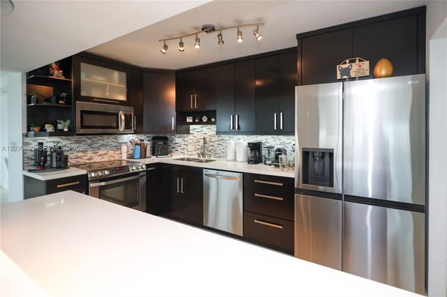 7135 Collins Avenue 735, Miami Beach, FL 33141