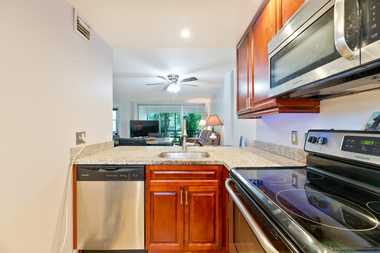 101 ROYAL PARK Drive 1C — photo 7