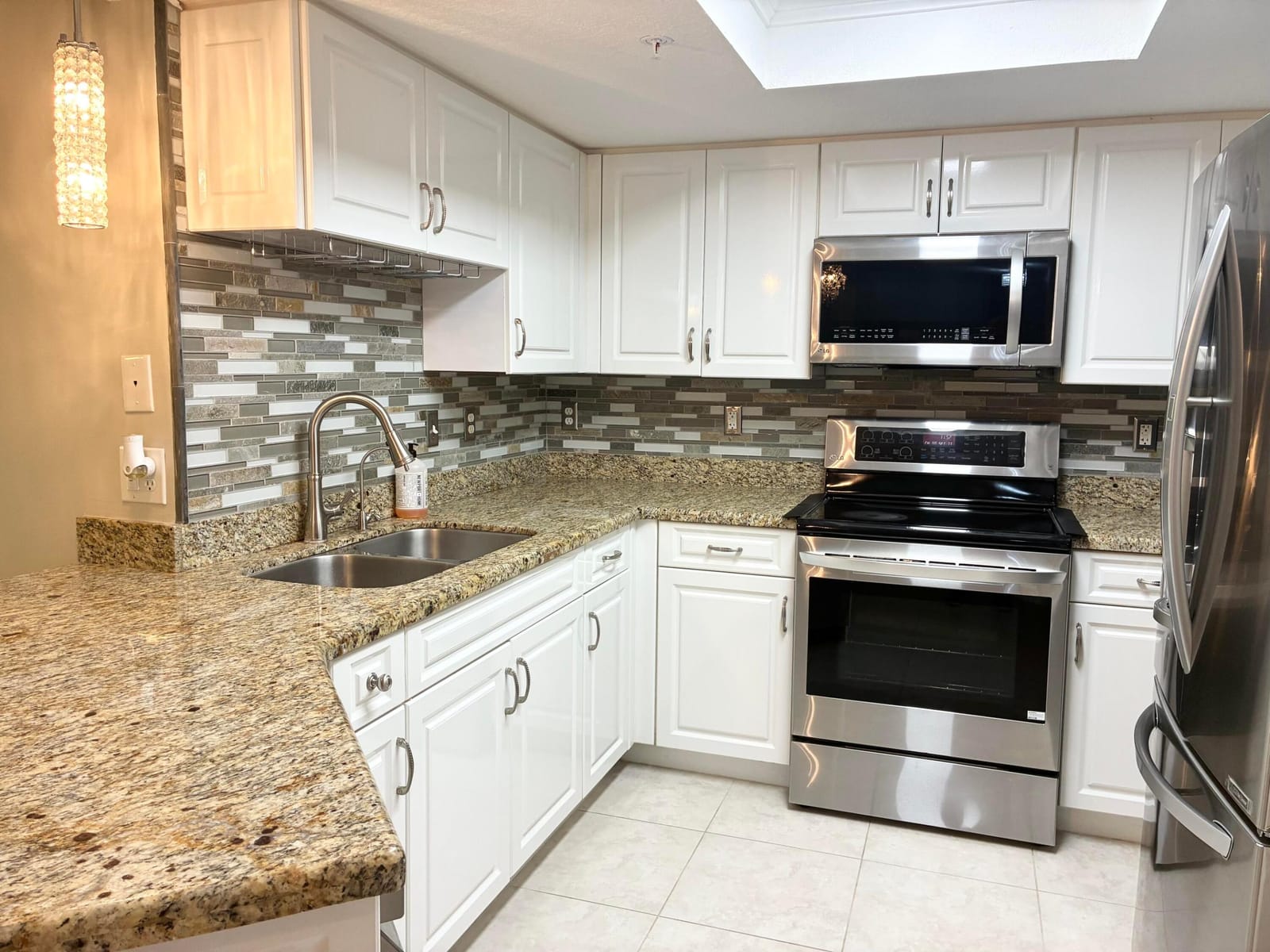 1000 CRESTWOOD Court S 1005 — photo 1