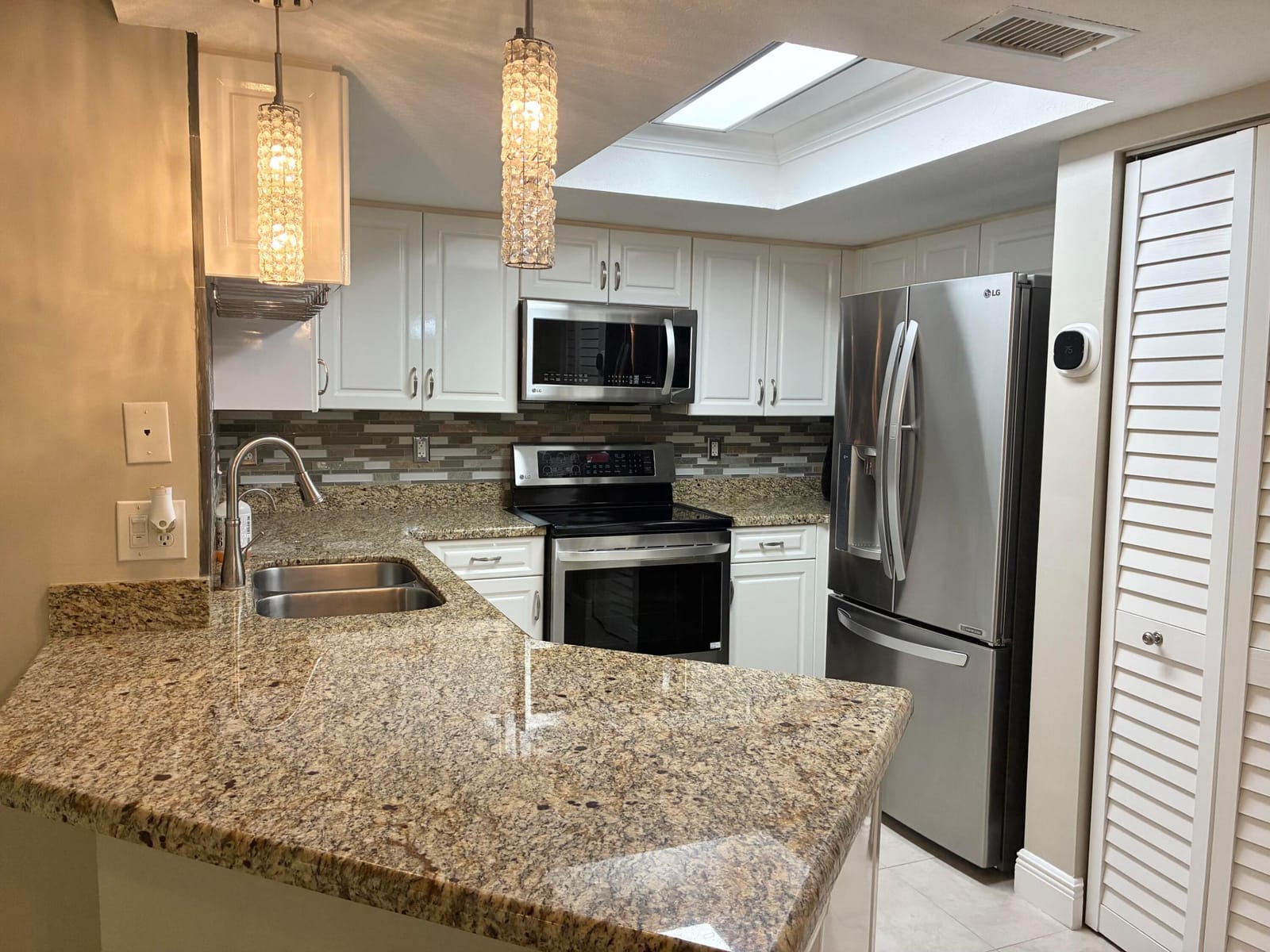 1000 CRESTWOOD Court S 1005 — photo 3