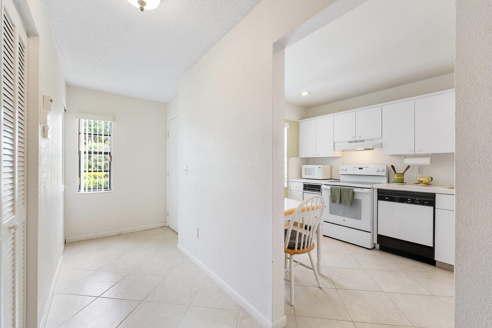 9283 Vista Del Lago 37-I — photo 11