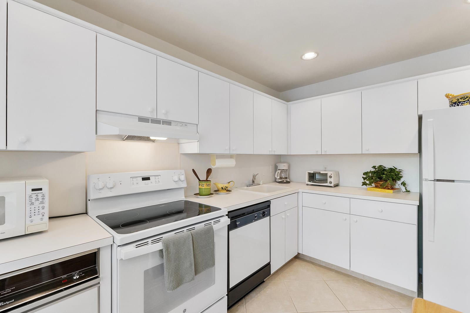 9283 Vista Del Lago 37-I — photo 10