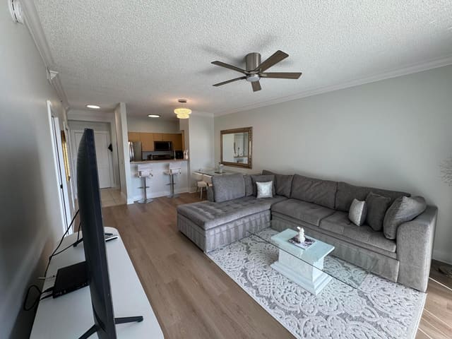 616 CLEARWATER PARK Road 805, West Palm Beach, FL 33401