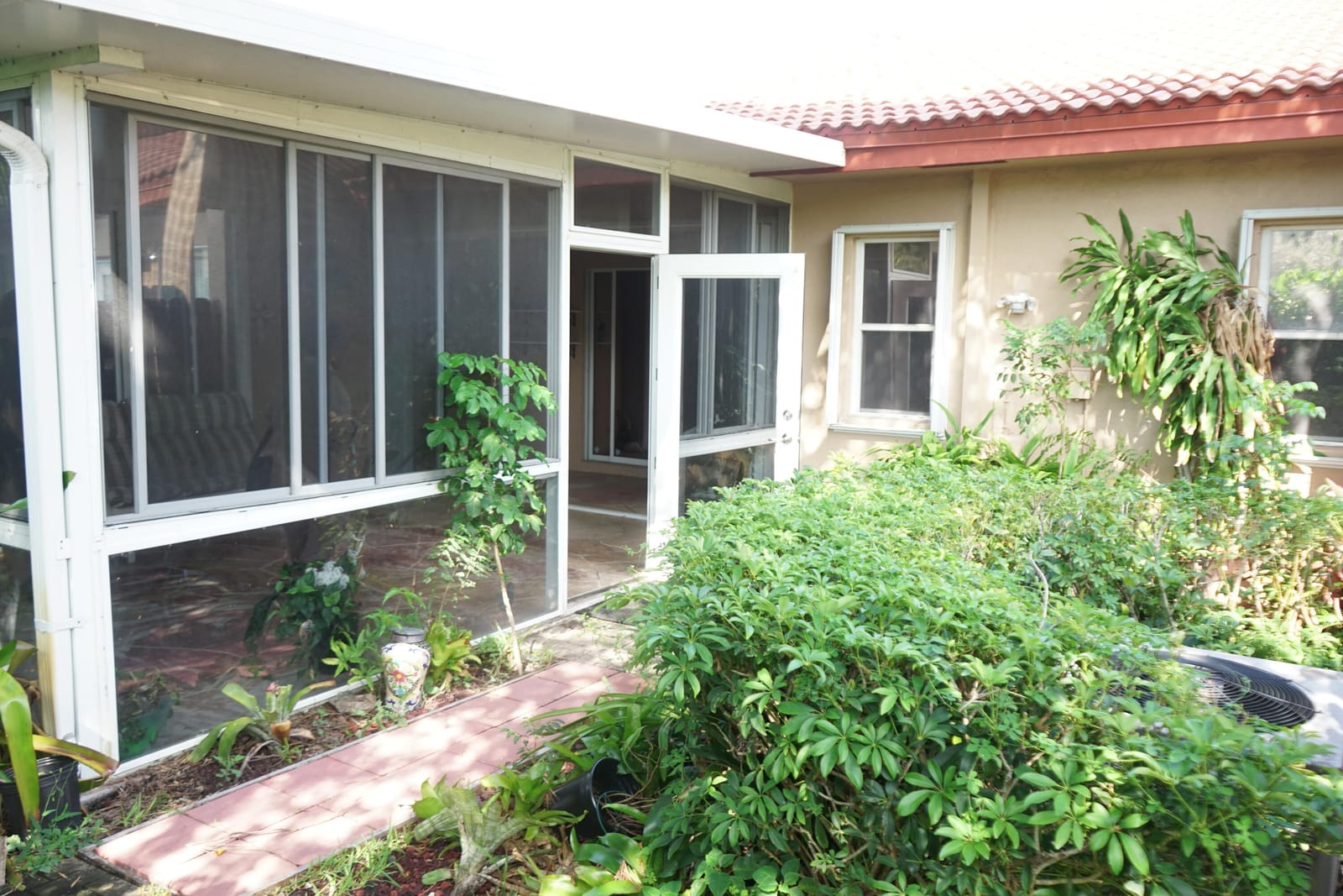 9919 MALVERN Drive, Tamarac, FL 33321 photo 16