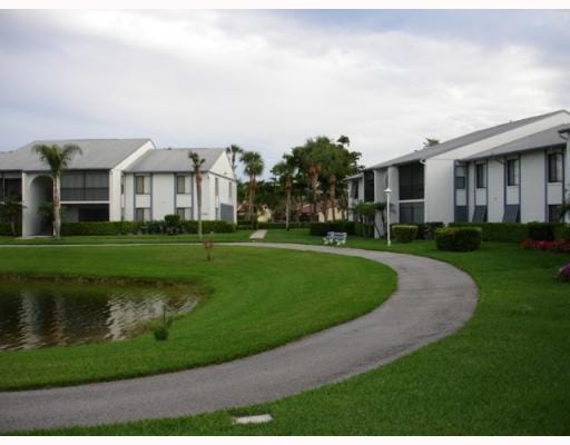 1105 GREEN PINE Boulevard C2, West Palm Beach, FL 33409 photo 2