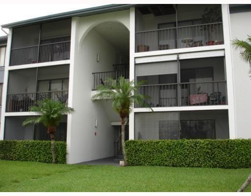 1105 GREEN PINE Boulevard C2, West Palm Beach, FL 33409 photo 3