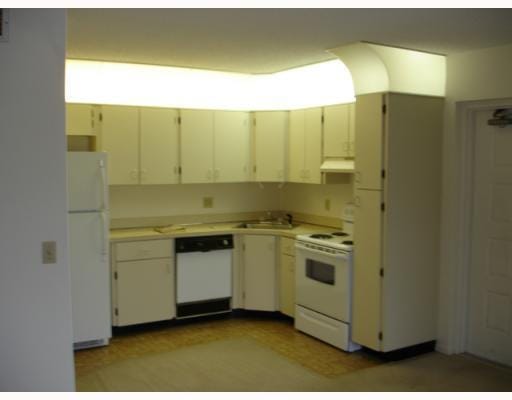 1105 GREEN PINE Boulevard C2, West Palm Beach, FL 33409 photo 5