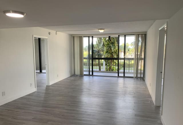 2425 Presidential Way 202, West Palm Beach, FL 33401