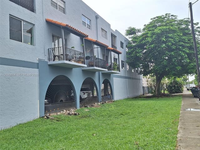 1300 W 53rd Street 38, Hialeah, FL 33012