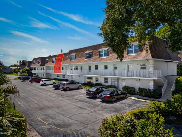 1901 INDIAN RIVER Boulevard C207, Vero Beach, FL 32960