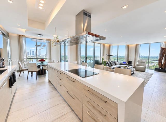 17111 Biscayne Boulevard 2210, North Miami Beach, FL 33160