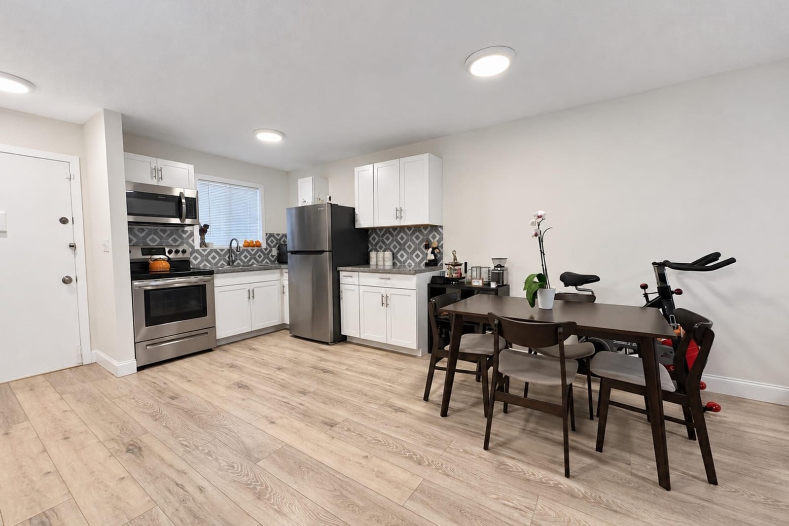 6080 FOREST HILL Boulevard 109 — photo 8