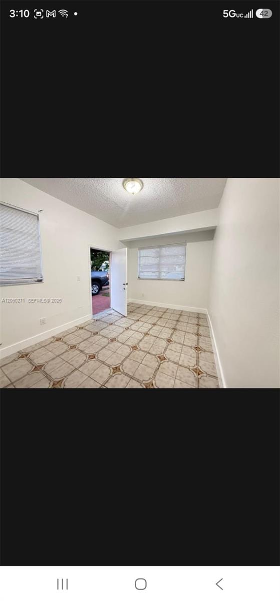5318 W 4th Lane — photo 8