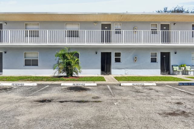 617 IXORIA Avenue 23, Fort Pierce, FL 34982