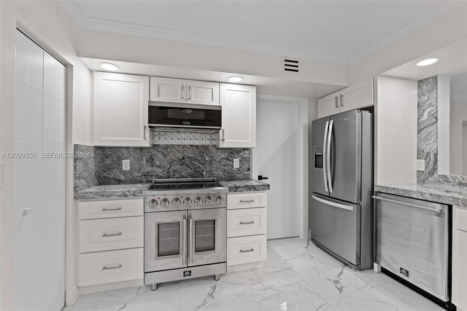 7733 La Mirada Drive 7733 — photo 11