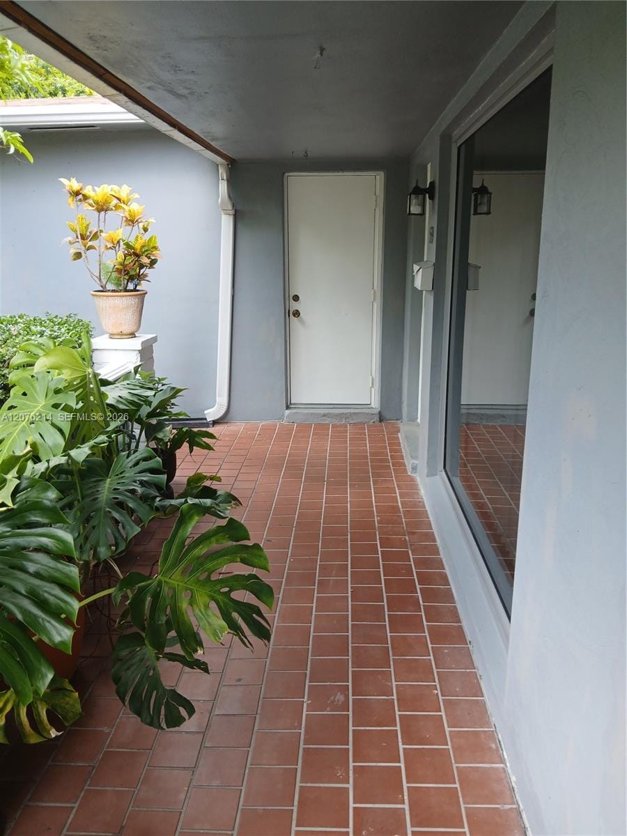 539 S Rainbow Drive 539, Hollywood, FL 33021 photo 2