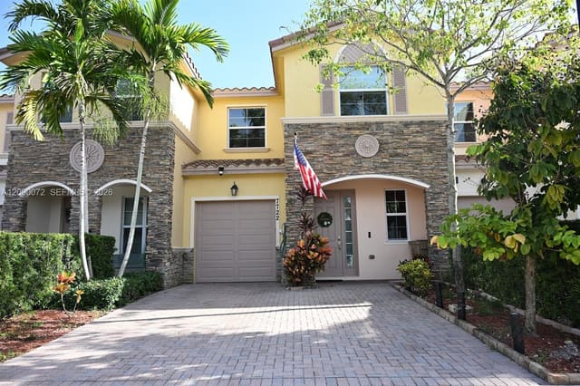 7722 SW 52nd Place, Davie, FL 33328