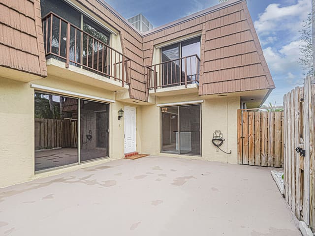1166 6TH Avenue 15C, Vero Beach, FL 32960