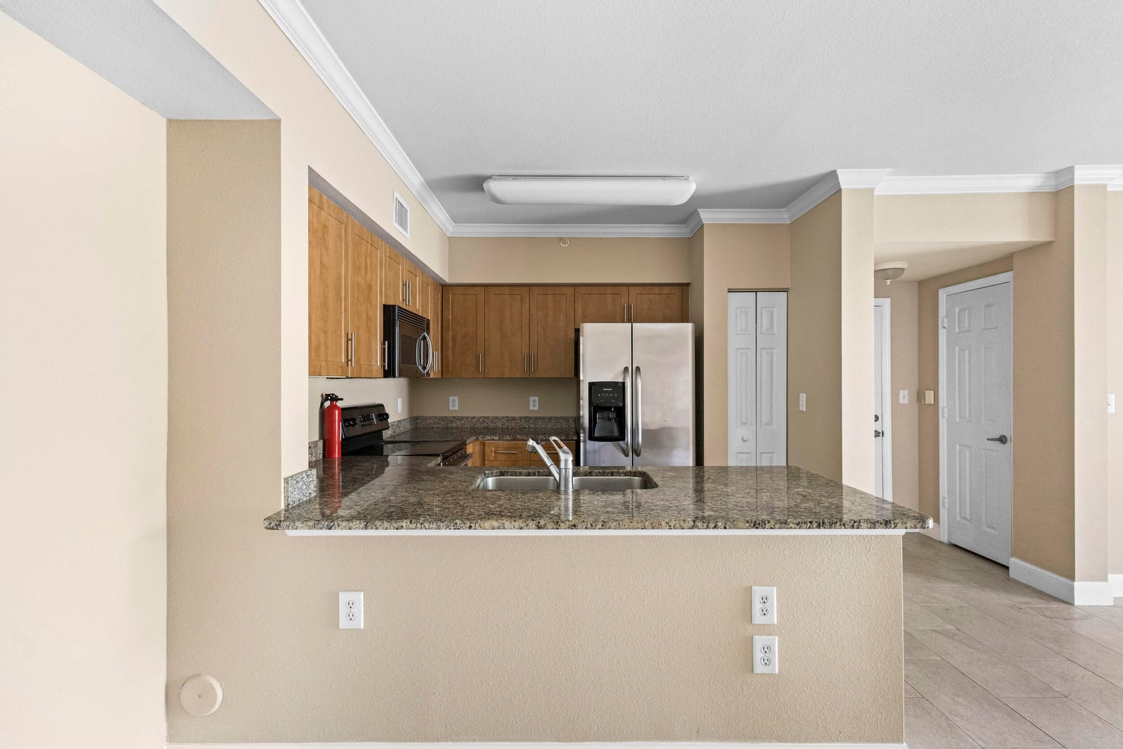 6450 EMERALD DUNES Drive 103, West Palm Beach, FL 33411 photo 12