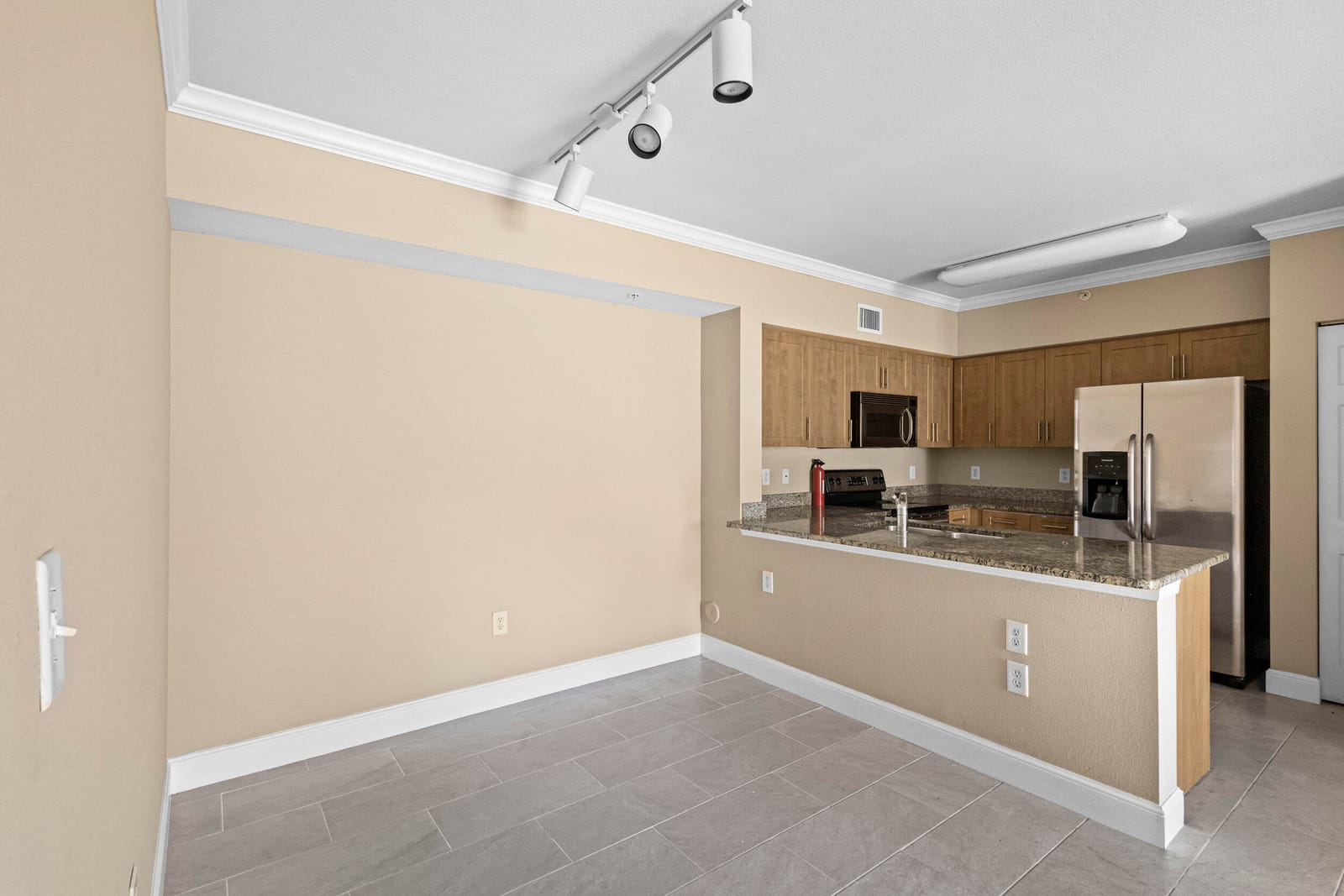 6450 EMERALD DUNES Drive 103, West Palm Beach, FL 33411 photo 13