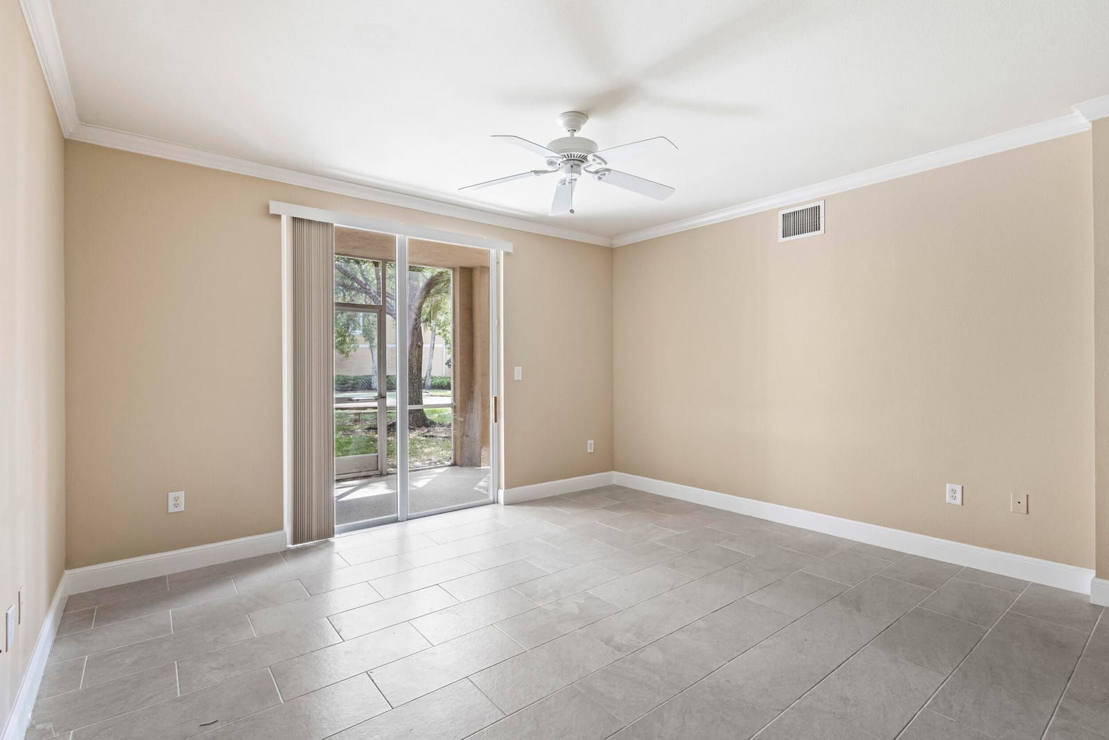 6450 EMERALD DUNES Drive 103, West Palm Beach, FL 33411 photo 16