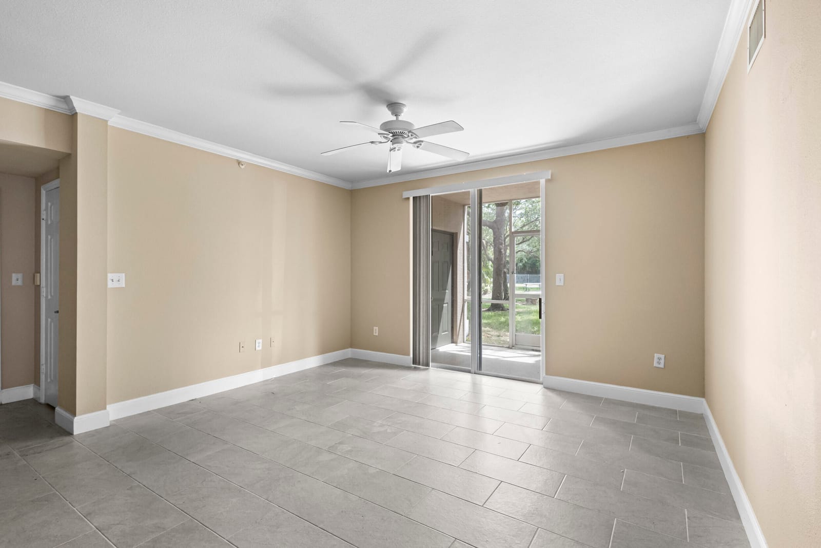 6450 EMERALD DUNES Drive 103, West Palm Beach, FL 33411 photo 17