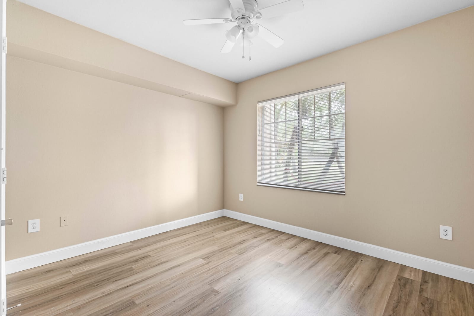 6450 EMERALD DUNES Drive 103, West Palm Beach, FL 33411 photo 18