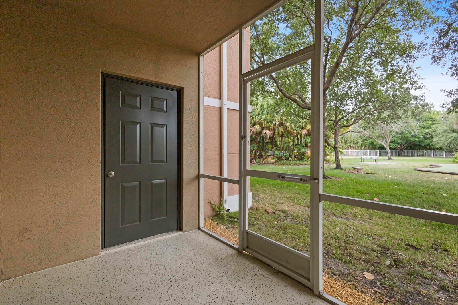 6450 EMERALD DUNES Drive 103, West Palm Beach, FL 33411 photo 3