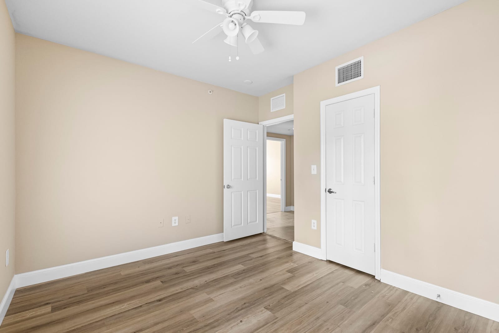 6450 EMERALD DUNES Drive 103, West Palm Beach, FL 33411 photo 22