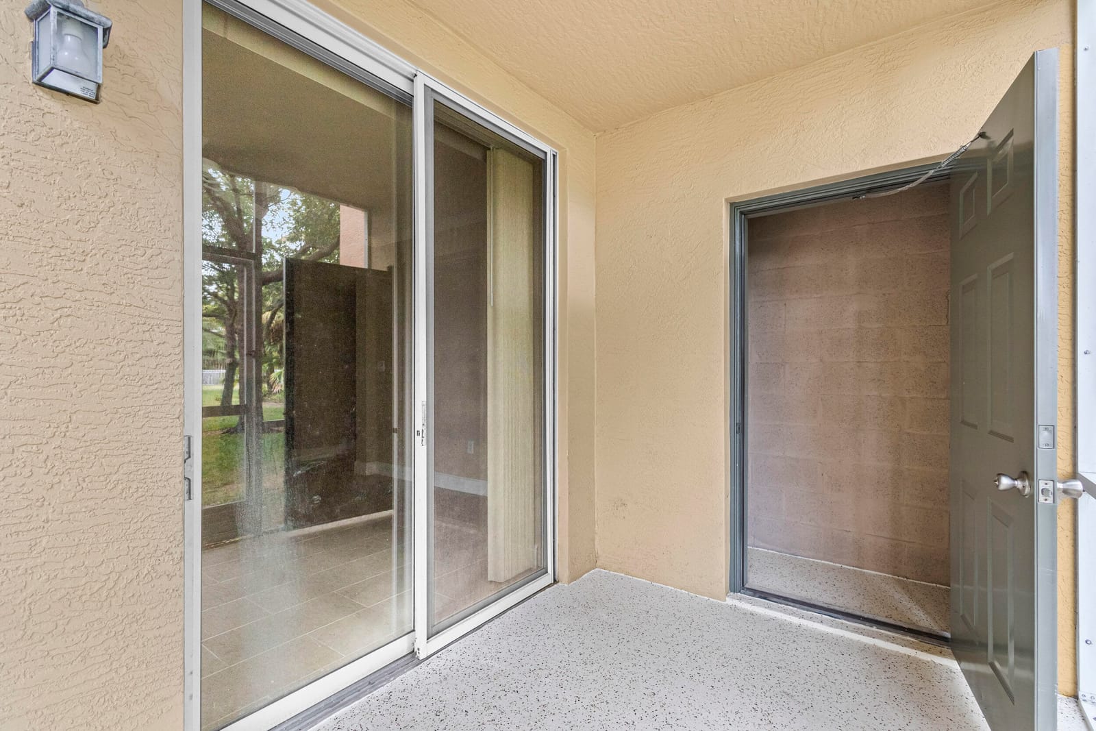 6450 EMERALD DUNES Drive 103, West Palm Beach, FL 33411 photo 6