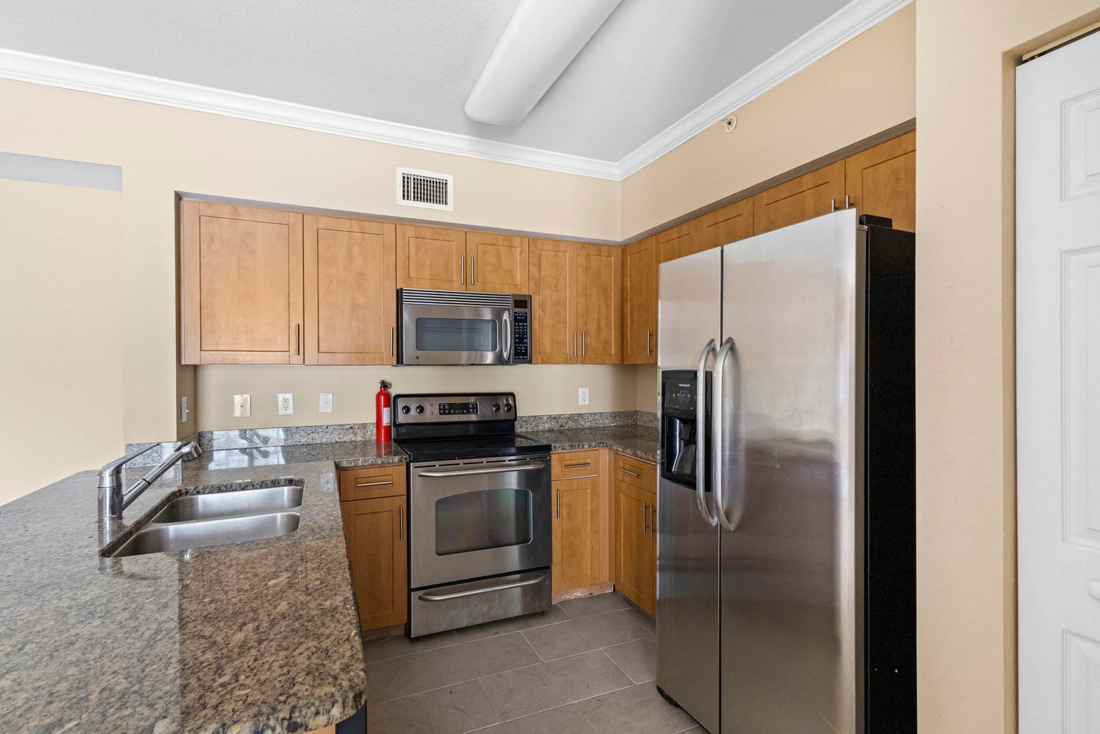 6450 EMERALD DUNES Drive 103, West Palm Beach, FL 33411 photo 9