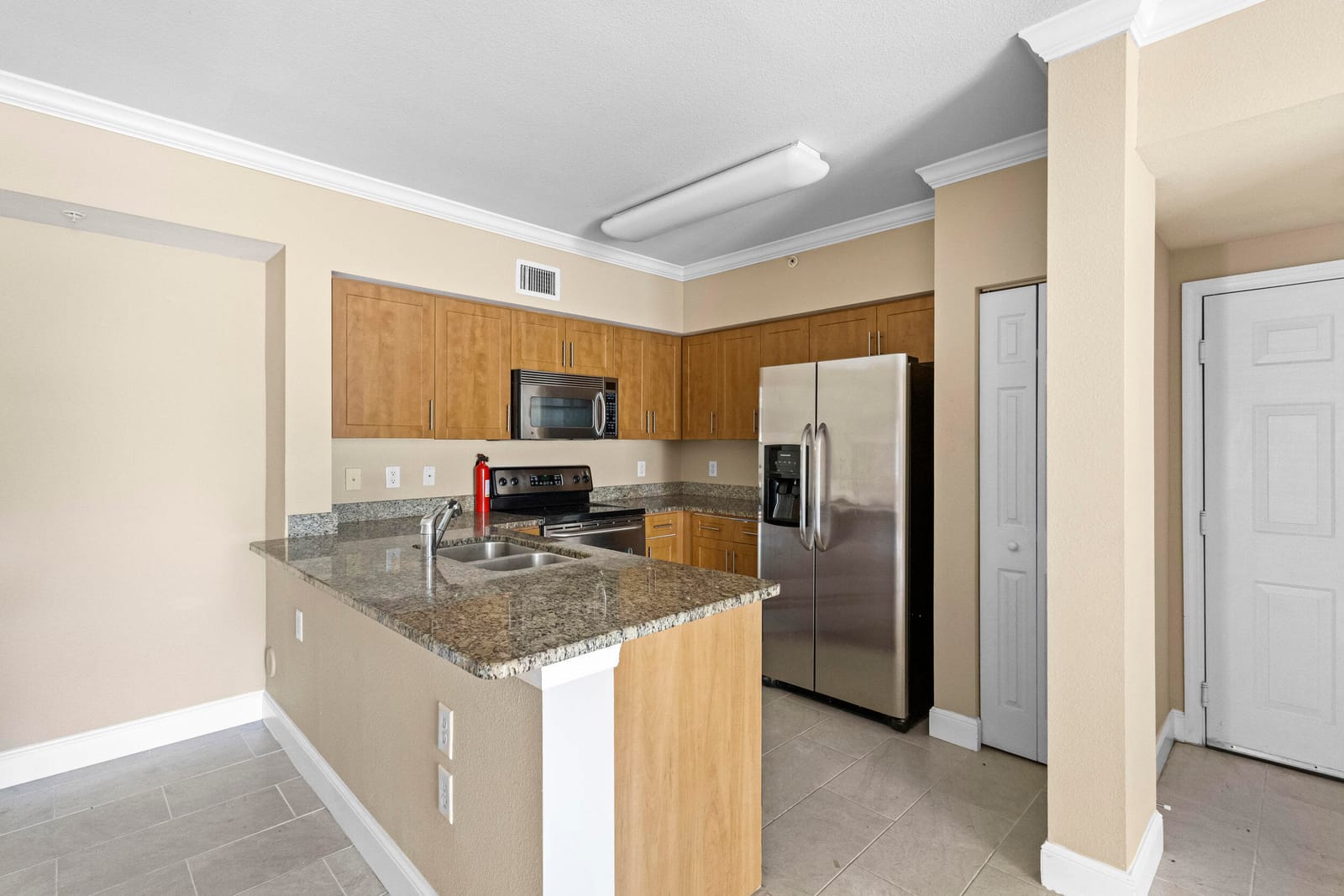 6450 EMERALD DUNES Drive 103, West Palm Beach, FL 33411 photo 10