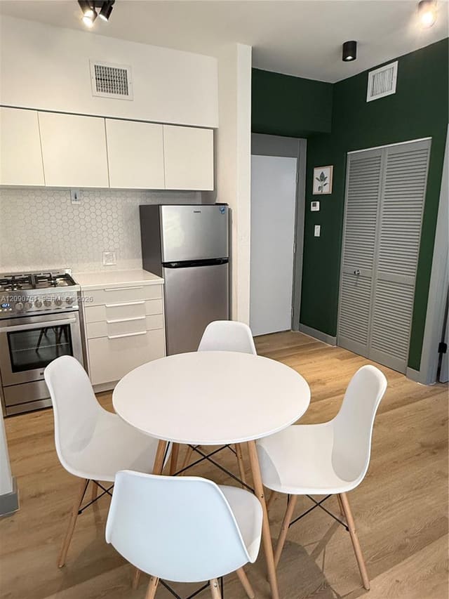 1320 Drexel Avenue 302, Windsor Plaza, Miami Beach, FL