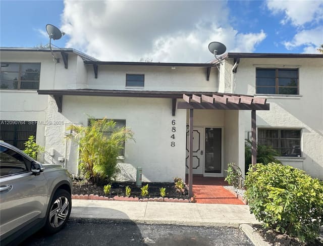 6848 SW 37th Street 10-D, Miramar, FL 33023