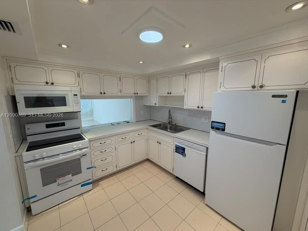 330 SE 2nd Street 202E, Hallandale Beach, FL 33009 photo 16